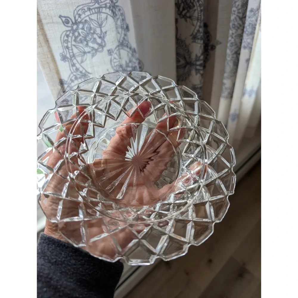 Vintage‎ Clear Glass Ashtray Or Small Dish Scalloped Diamond Pattern